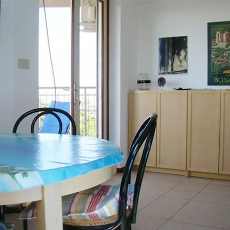 Two-Bedroom Flat With Beautiful Seaview Balcony Close To The Beach *